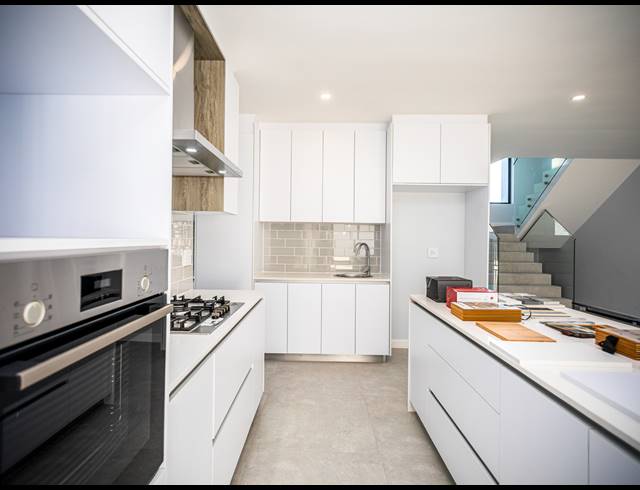 4 BEDROOM FREEHOLD FOR SALE IN SANDOWN